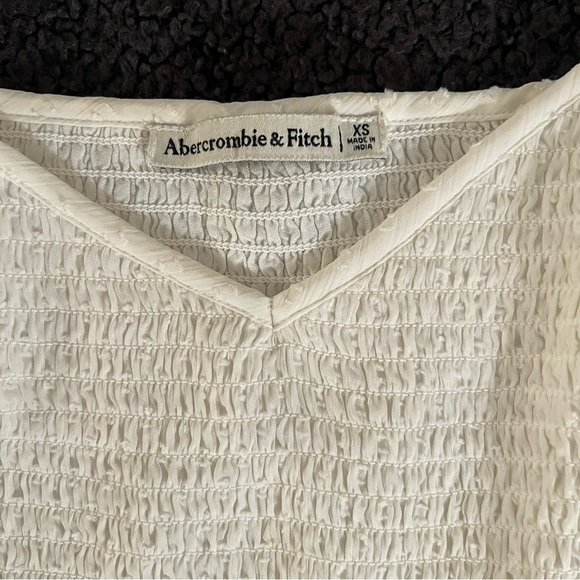 Abercrombie & Fitch | Puffy Sleeve Poplin Top - Picture 3 of 5